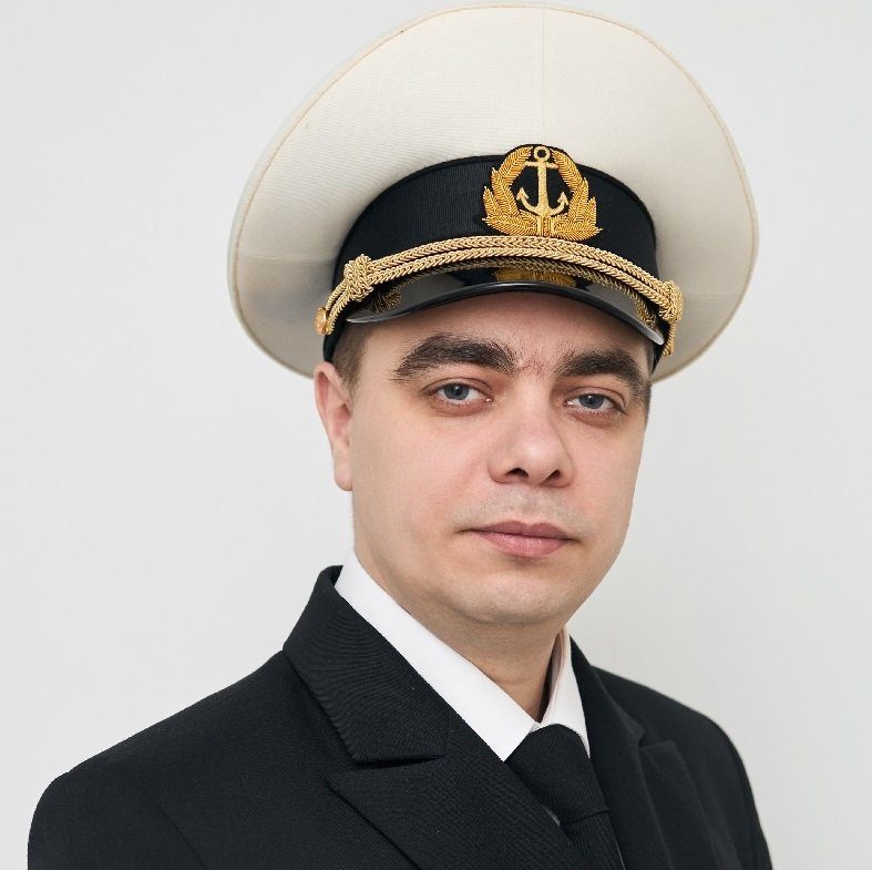 Капитан теплохода «Семён Будённый» Лезин Дмитрий Дмитриевич